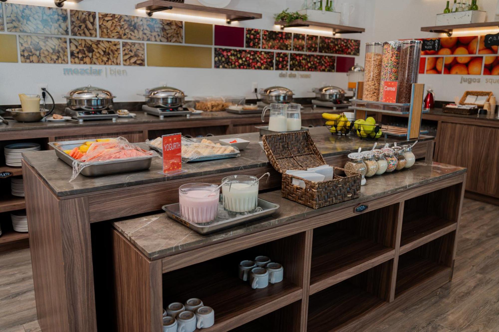 Hampton Inn By Hilton Celaya Celaya  Bagian luar foto
