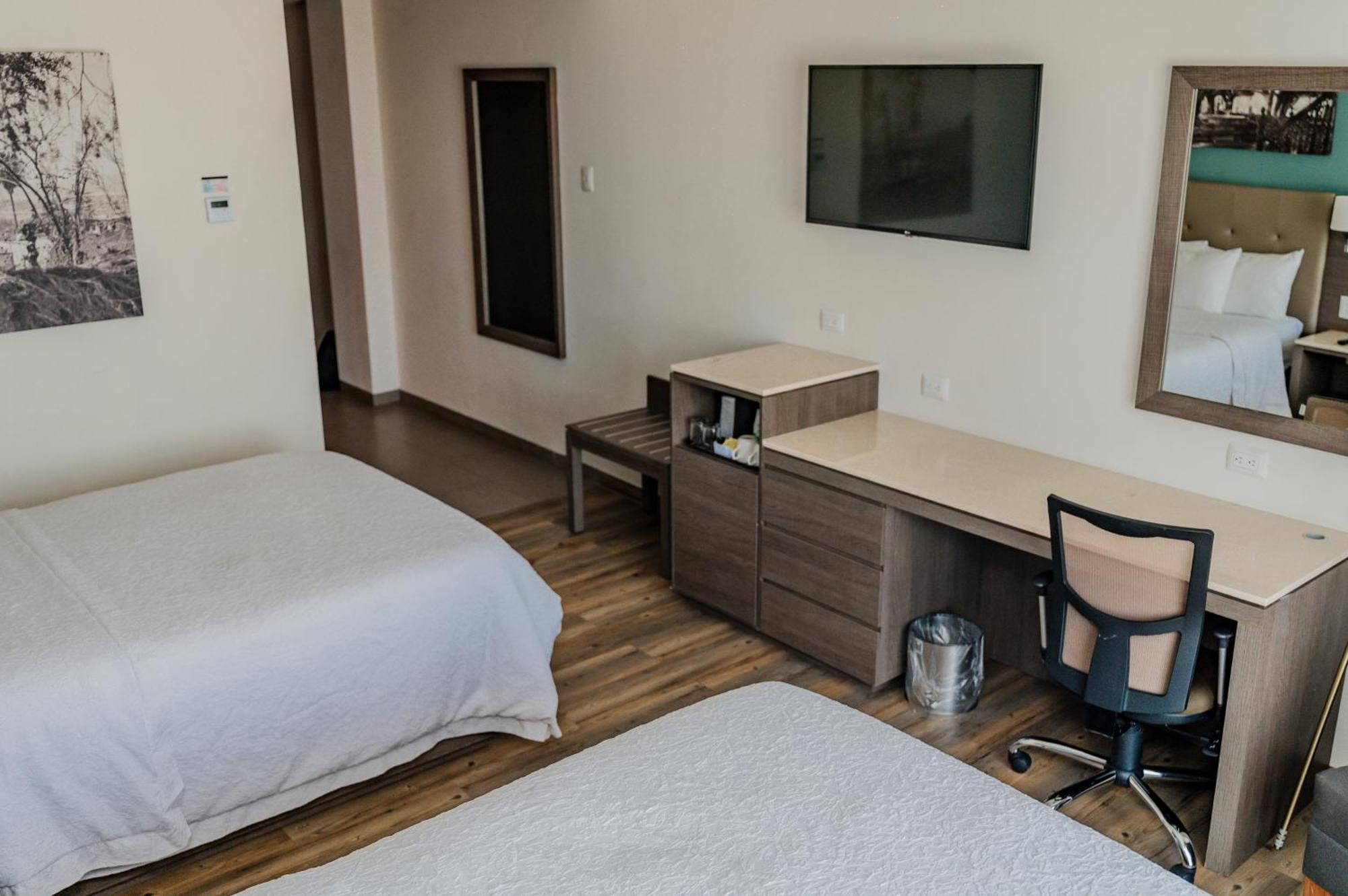 Hampton Inn By Hilton Celaya Celaya  Bagian luar foto