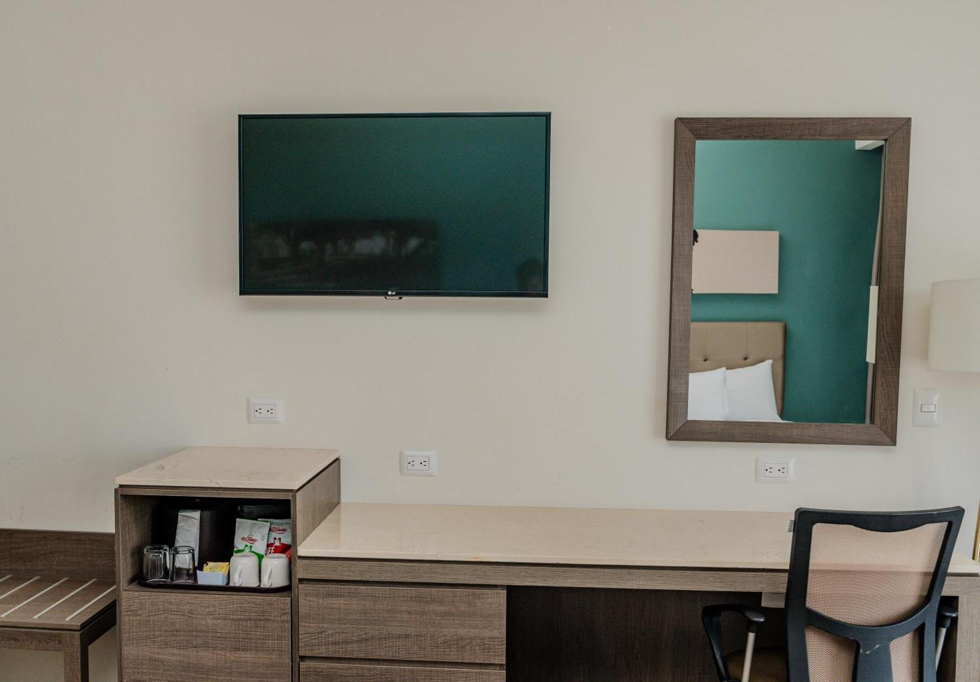 Hampton Inn By Hilton Celaya Celaya  Bagian luar foto